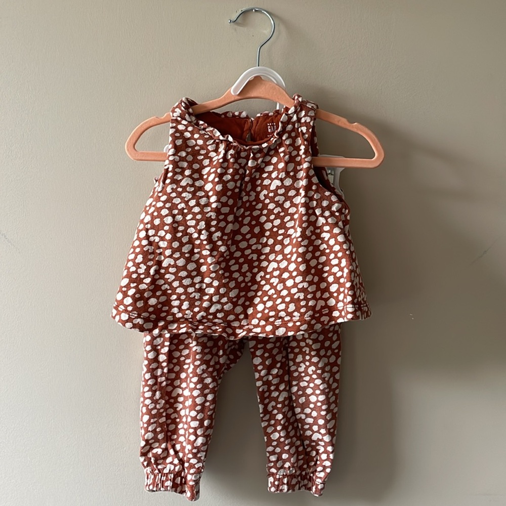 BABY GAP Brown Cheetah Two Piece 6-12 Months